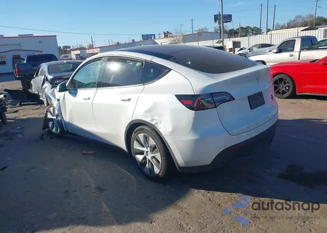2022 Tesla Model Y Long Range Dual Motor All-Wheel Drive z USA, uszkodzony, nr VIN 7SAYGAEE5NF381008